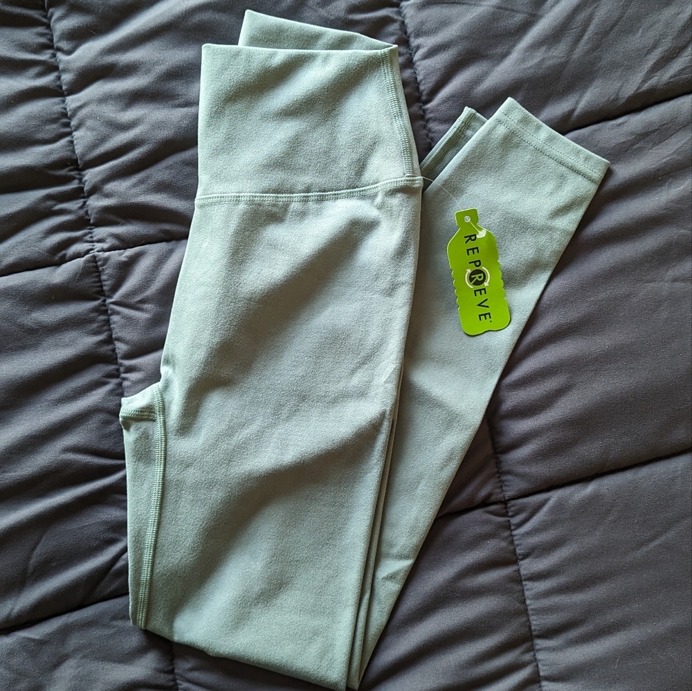 NWOT - Paragon recycled leggings